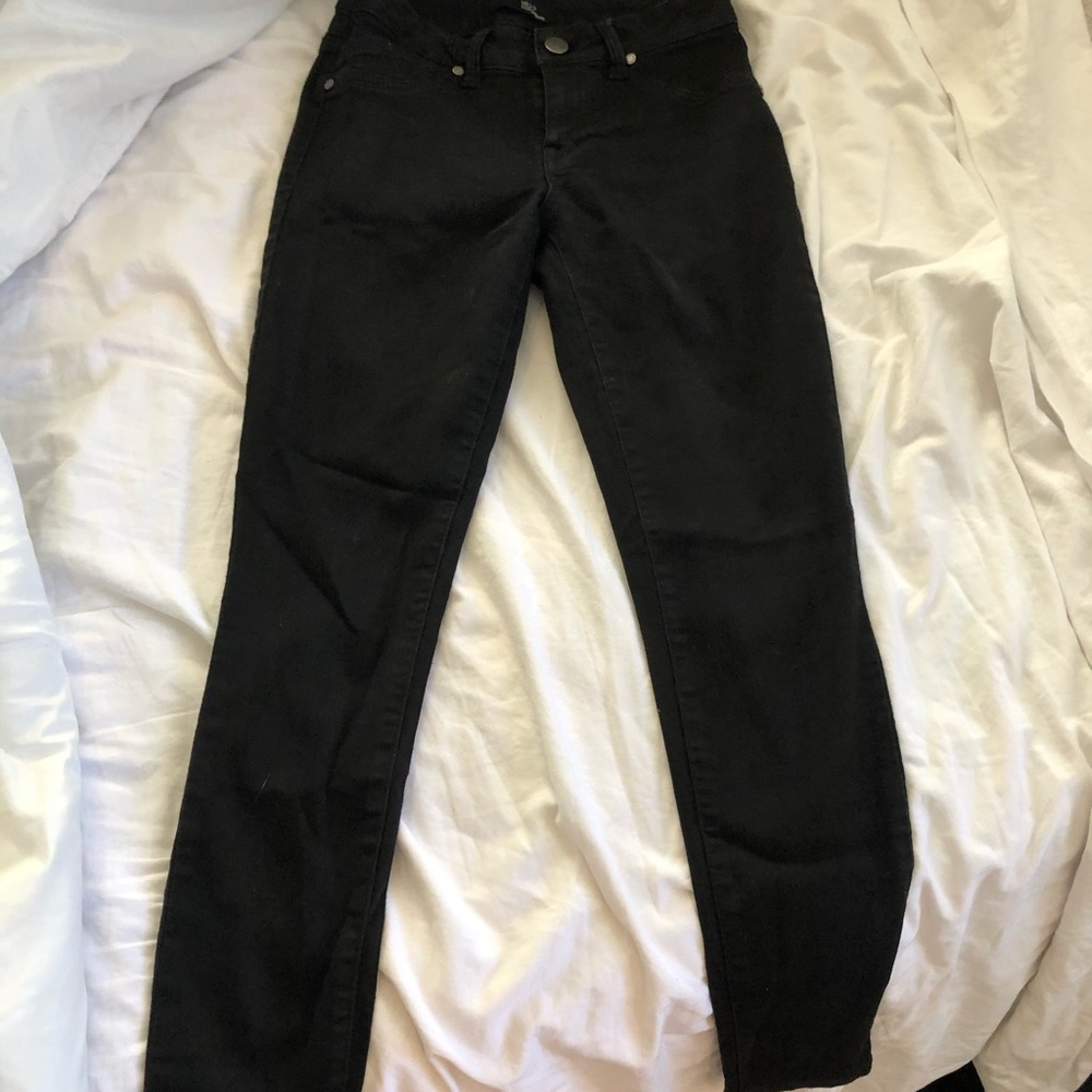 Size 4 forever 21 black skinny jeans